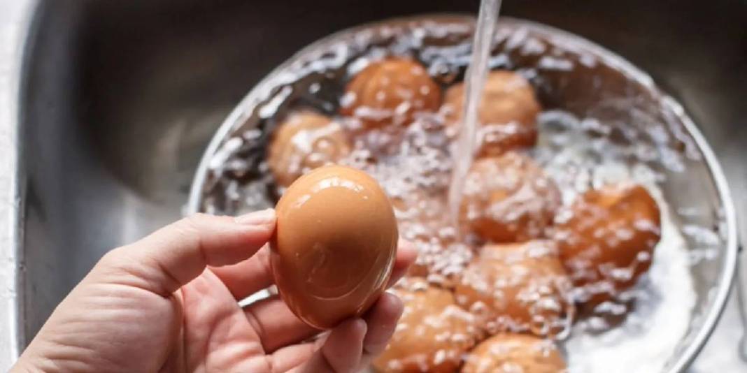 Yumurtayı haşladıktan sonra herkes aynı hatayı yapıyor! Kabuğu kolay soysa da dokusunu ve lezzetini bozuyor 5